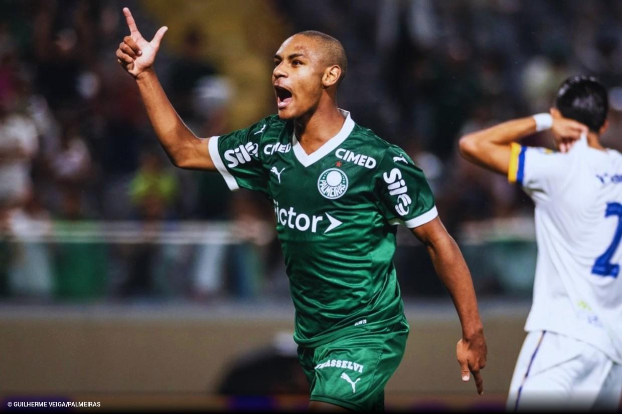 开云体育-每体：巴萨正关注巴西16岁前锋新星孔塞桑，已派球探跟踪观察